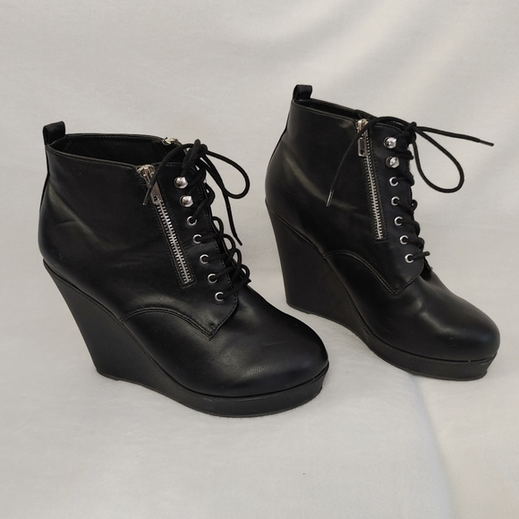 tie up black ankle boots